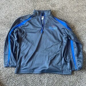 Modelo Quarter Zip